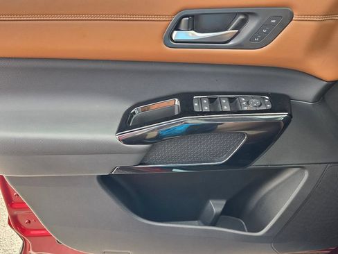 New 2026 Nissan Pathfinder Platinum FWD image 29