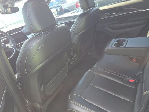 Used 2025 Jeep Grand Cherokee Limited w/ Black Appearance Package AWD/4WD image 10