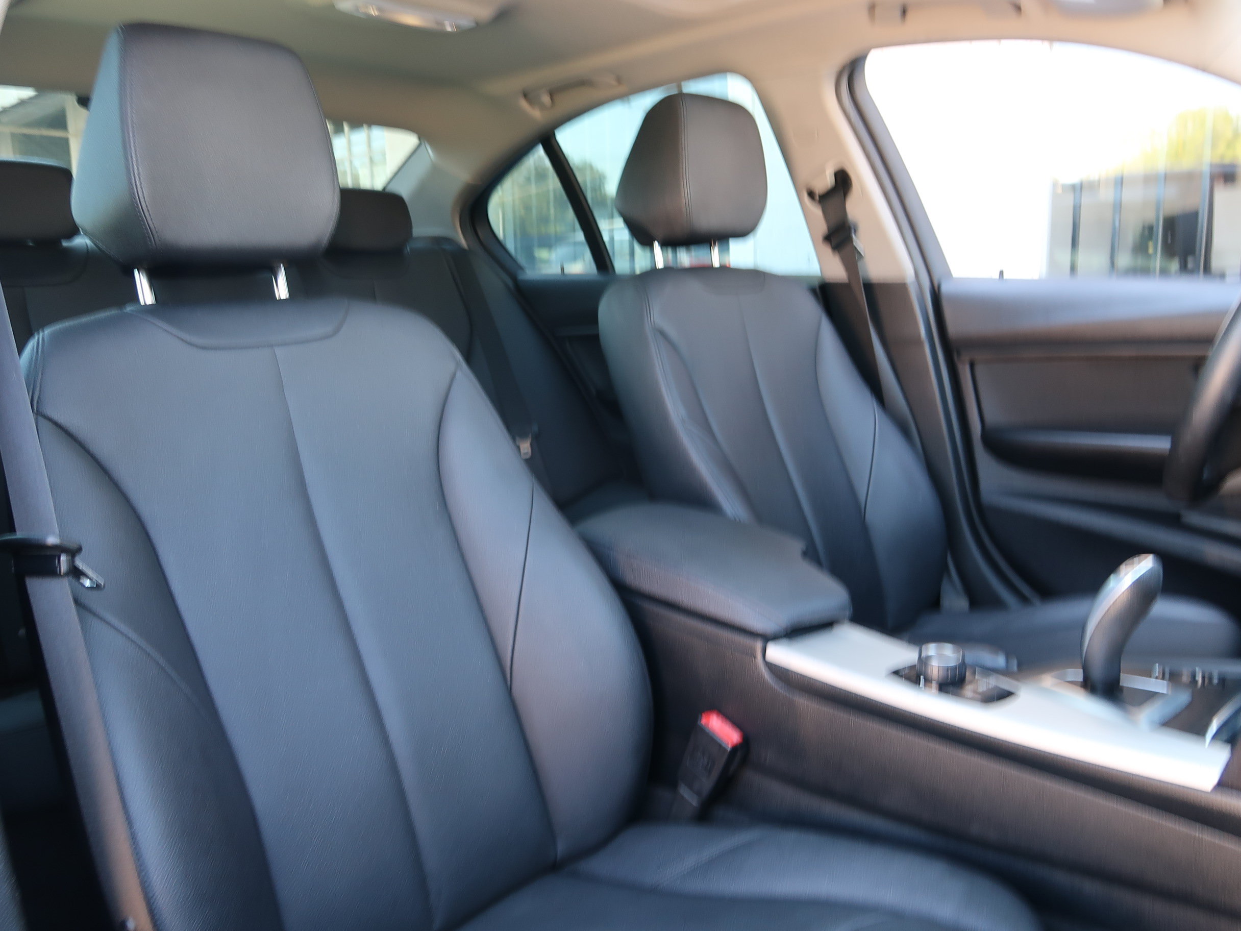 Used 2017 BMW 320i Sedan RWD image 23