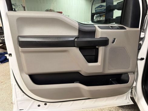 Used 2020 Ford F550 2WD Regular Cab Super Duty image 29