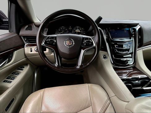 Used 2015 Cadillac Escalade Luxury RWD image 8