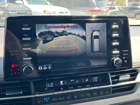 Used 2024 Toyota Sienna Platinum image 39