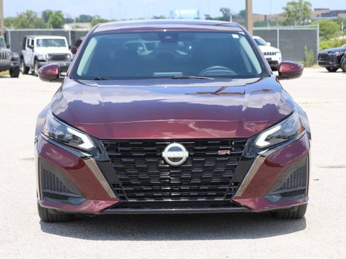 Used 2023 Nissan Altima 2.5 SV FWD image 2