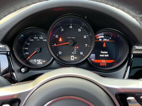 Used 2021 Porsche Macan w/ Premium Package image 15