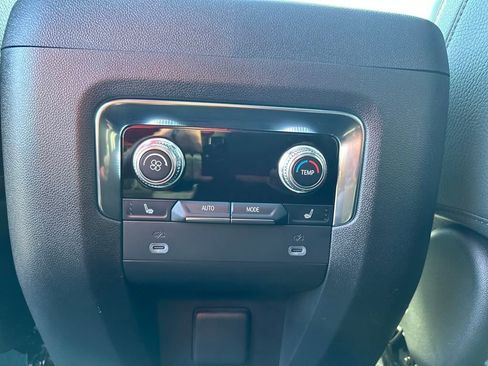 Used 2022 GMC Yukon Denali image 16