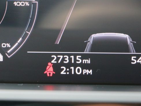 Used 2022 Audi e-tron Premium w/ Convenience Plus Package AWD/4WD image 34