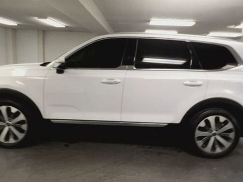 Used 2022 Kia Telluride EX w/ EX Premium Package image 5
