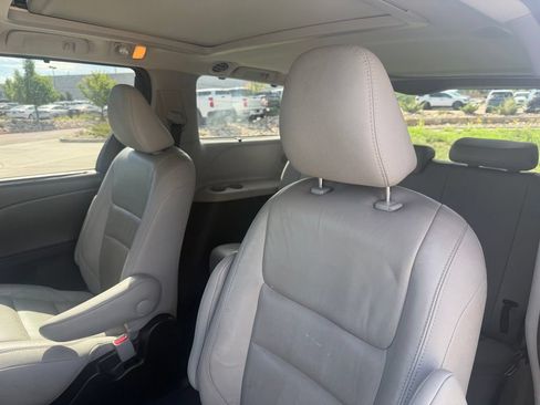 Used 2017 Toyota Sienna Limited AWD/4WD image 23