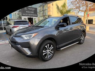 Used 2016 Toyota RAV4 LE video 1