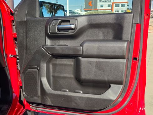 Certified 2025 Chevrolet Silverado 1500 Custom image 30