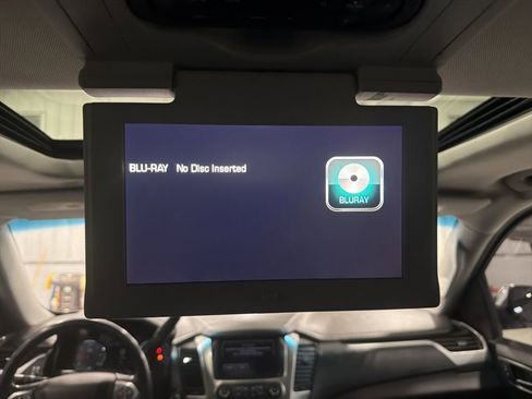 Used 2017 Chevrolet Suburban Premier AWD/4WD image 4