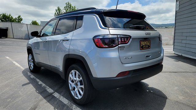Used 2025 Jeep Compass Limited AWD/4WD image 9