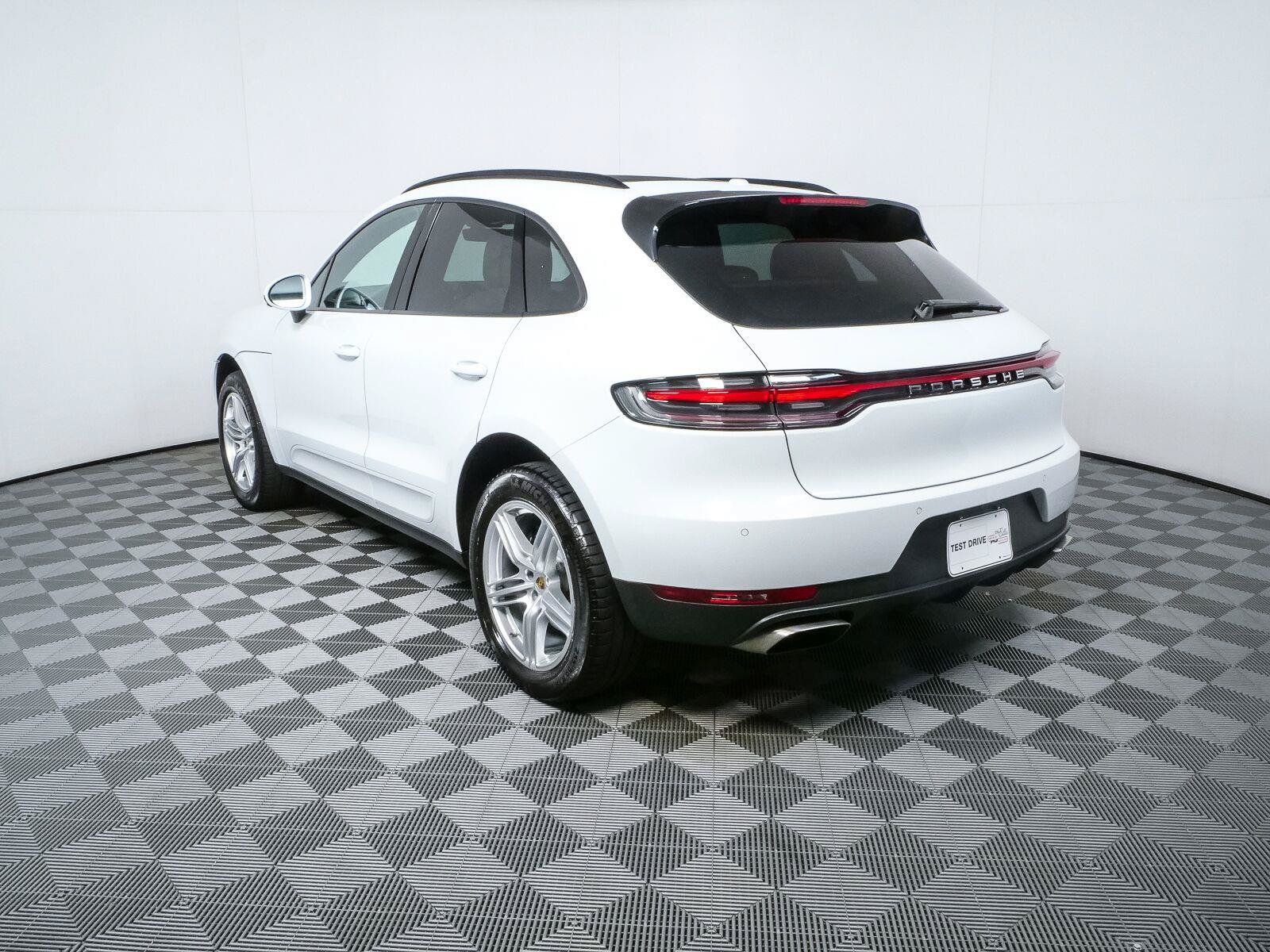 Certified 2021 Porsche Macan AWD/4WD image 3