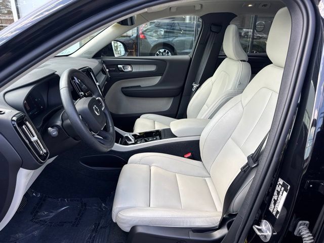 Certified 2024 Volvo XC40 B5 Plus w/ Protection Package Premier AWD/4WD image 20