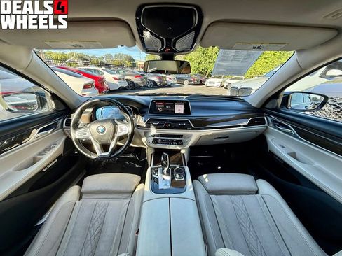 Used 2018 BMW 740i xDrive AWD/4WD image 13
