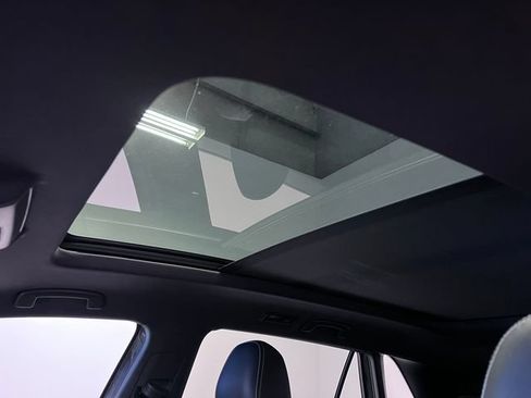 Certified 2022 Volkswagen Atlas Cross Sport SE w/ Panoramic Sunroof Package FWD image 29