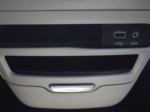 Used 2020 Chrysler Pacifica Touring-L FWD image 29