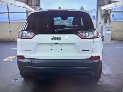 Used 2020 Jeep Cherokee Latitude w/ Cold Weather Group image 3