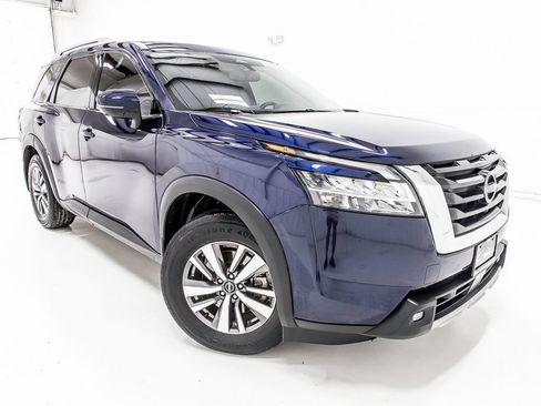 Used 2022 Nissan Pathfinder SL w/ Lighting Package (N92) FWD image 9