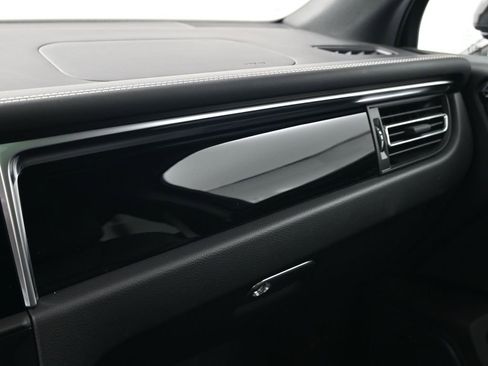 Certified 2026 Porsche Macan image 23