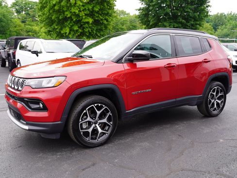 Used 2026 Jeep Compass Limited AWD/4WD image 9