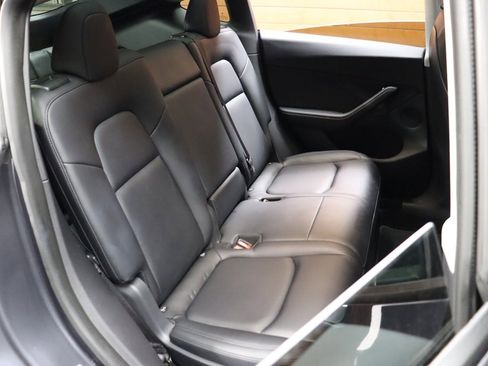 Used 2022 Tesla Model Y Long Range image 63