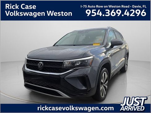 Used 2024 Volkswagen Taos SE FWD image 1