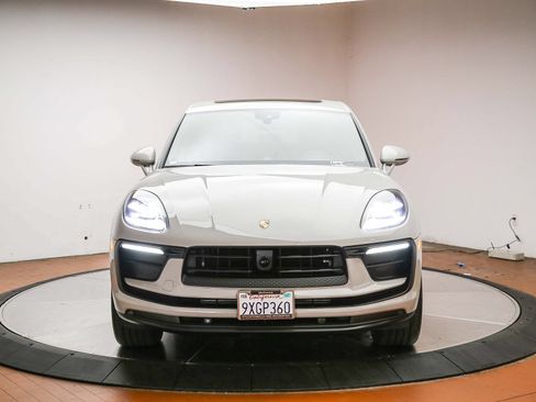 Certified 2026 Porsche Macan AWD/4WD image 3