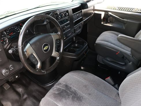 Used 2017 Chevrolet Express 2500 Extended RWD image 11