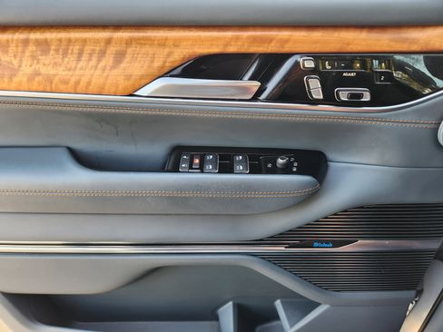 Used 2022 Jeep Grand Wagoneer Series III w/ Flexible Seating Group image 28