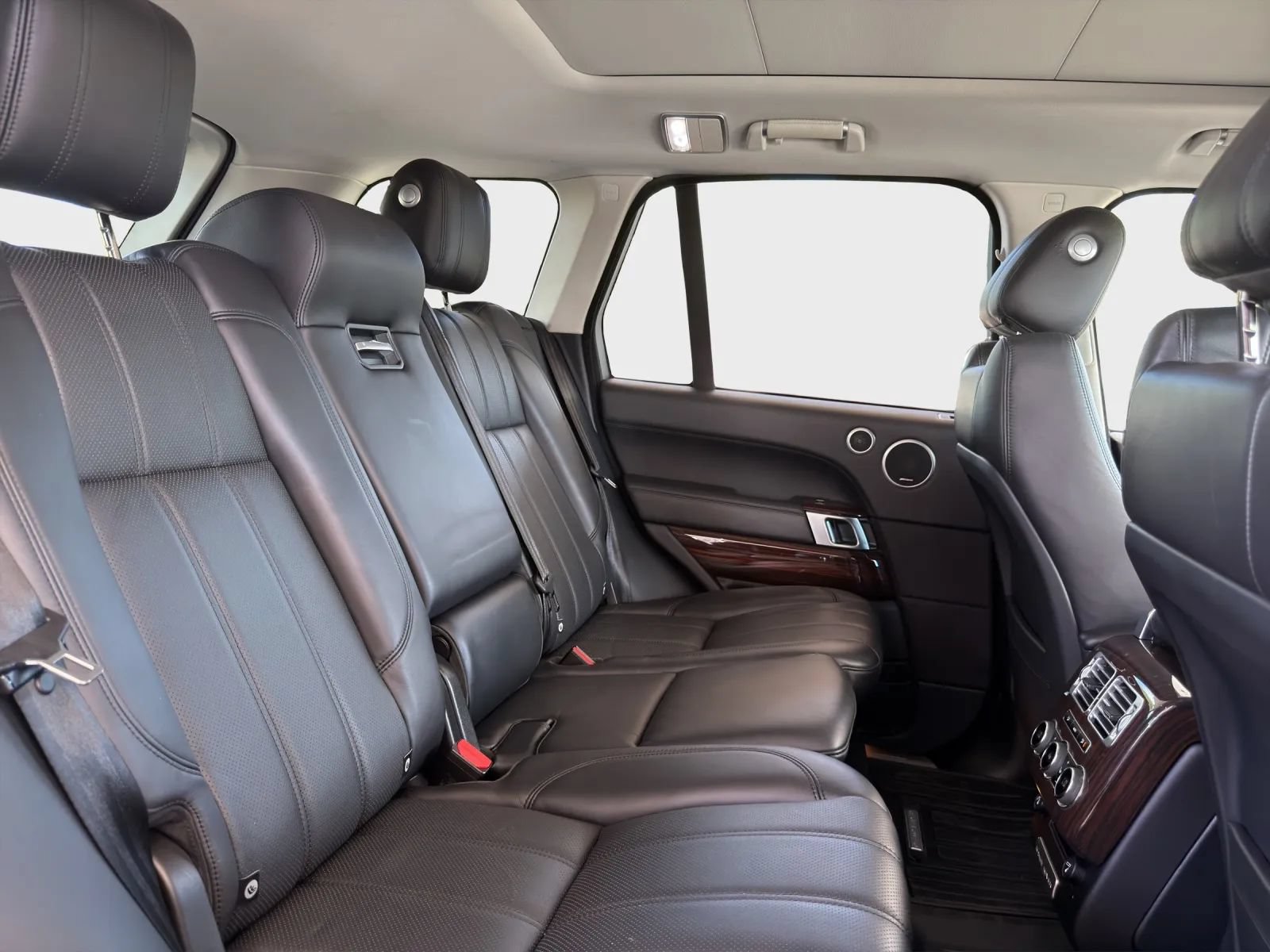 Used 2015 Land Rover Range Rover Supercharged AWD/4WD image 19