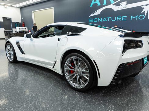 Used 2016 Chevrolet Corvette Z06 w/ Chrome Badge Package RWD image 9