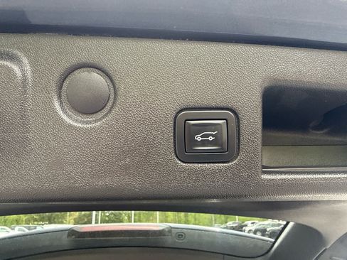 Used 2019 Chevrolet Equinox LT AWD/4WD image 16