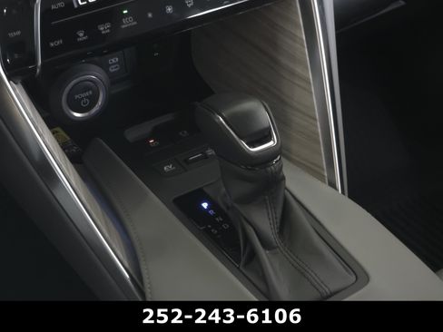 Used 2024 Toyota Venza Limited AWD/4WD image 15