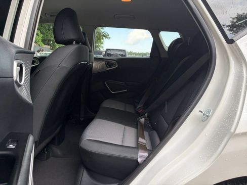 Used 2025 Kia Soul LX w/ LX Technology Package FWD image 23