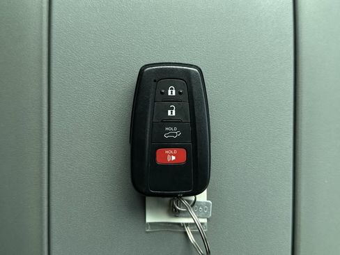 Used 2021 Toyota Highlander Platinum image 24