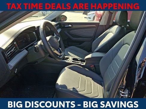 Used 2025 Volkswagen Jetta SEL image 14