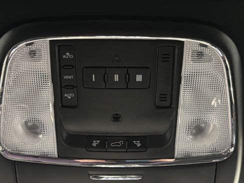 Used 2018 Jeep Grand Cherokee Altitude AWD/4WD image 32