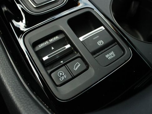 Used 2025 Honda Pilot TrailSport image 48