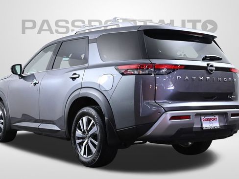 Certified 2024 Nissan Pathfinder SL image 6