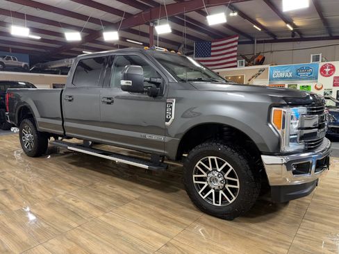 Used 2019 Ford F250 Lariat w/ Lariat Ultimate Package AWD/4WD image 3