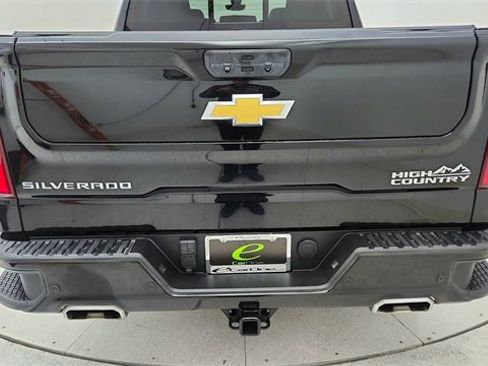 Used 2021 Chevrolet Silverado 1500 High Country w/ Technology Package image 12