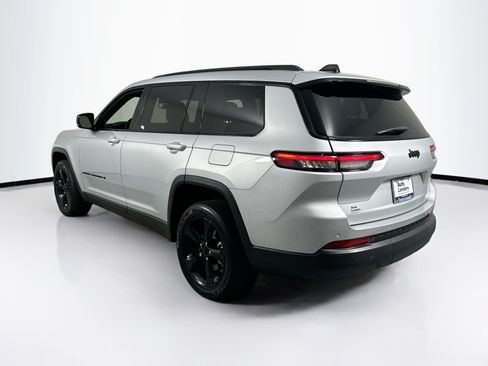 Used 2023 Jeep Grand Cherokee L Laredo RWD image 7