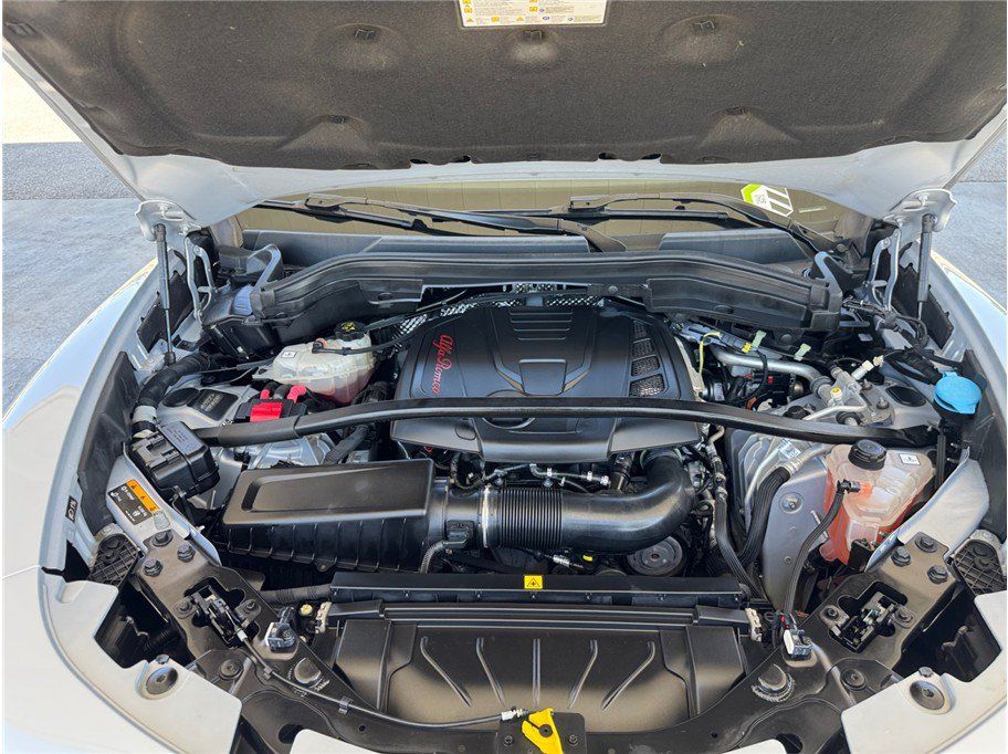 Used 2020 Alfa Romeo Stelvio Sport w/ Quick Order Package 22J Sport AWD/4WD image 17