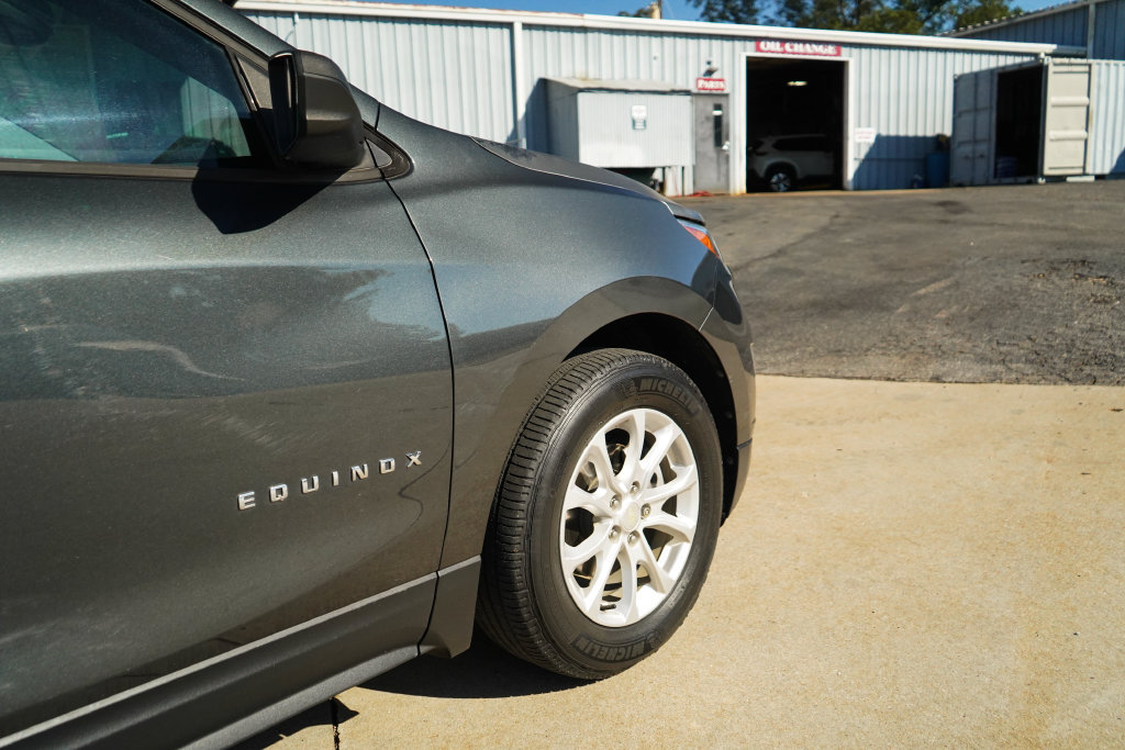Used 2020 Chevrolet Equinox LS w/ LS Convenience Package FWD image 18