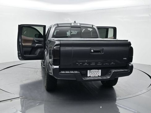 Used 2016 Toyota Tacoma Limited RWD image 27