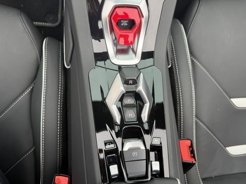 Used 2024 Lamborghini Huracan EVO image 18