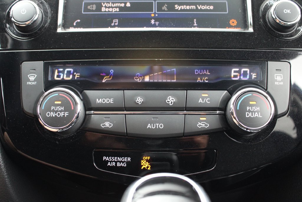 Used 2018 Nissan Rogue SV AWD/4WD image 24