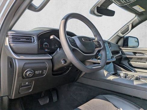 Used 2023 Jeep Wagoneer Series III w/ Preferred Equipment Group image 10