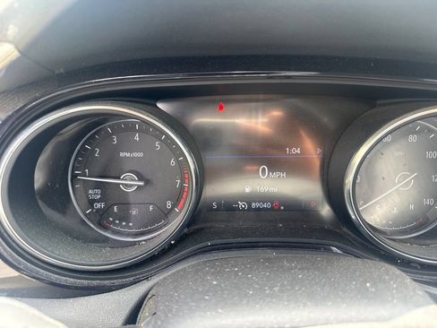 Used 2021 Buick Encore GX Essence w/ Experience Buick Package FWD image 9